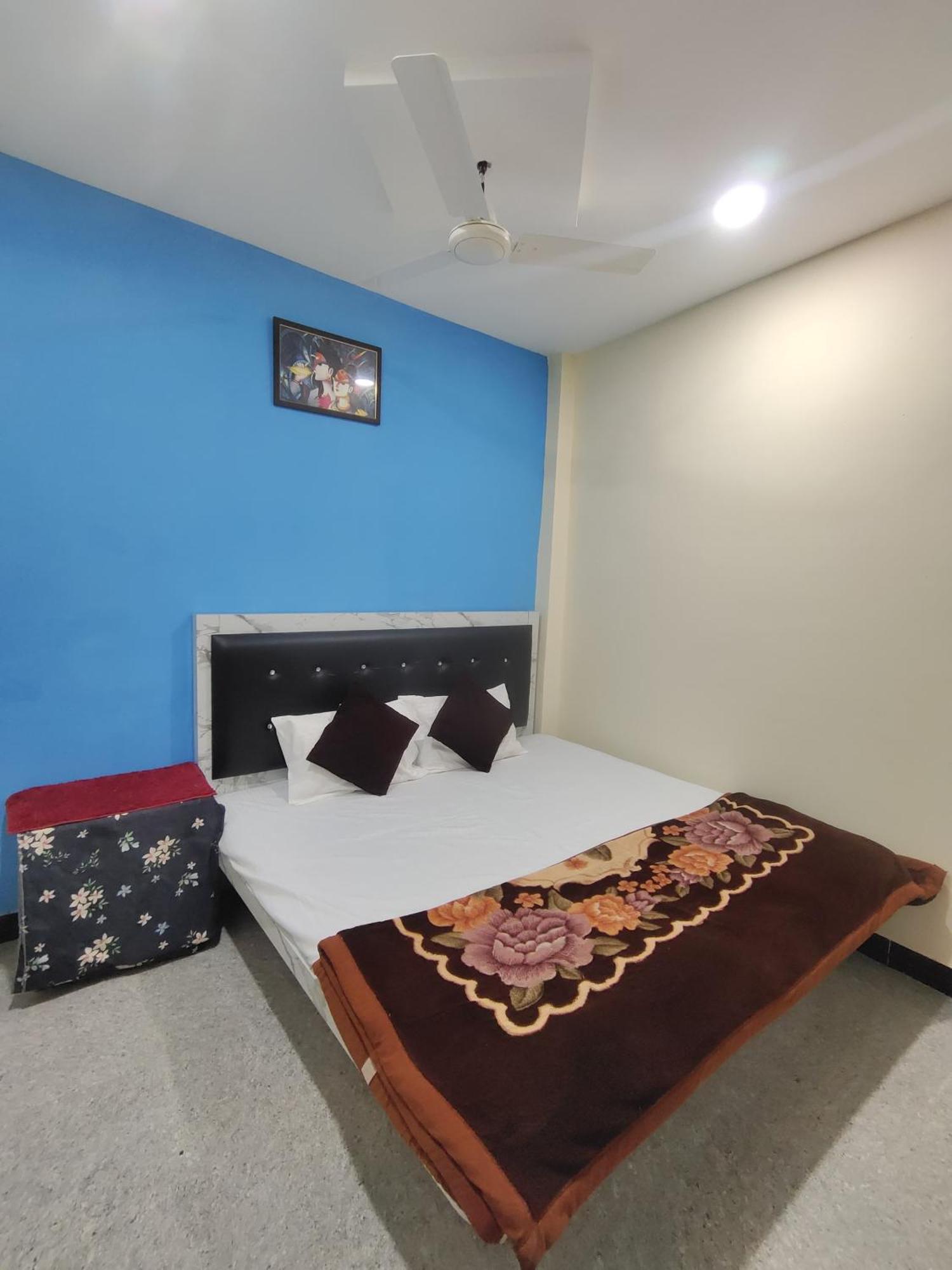 Geeta Homestay Ujjain Exteriör bild
